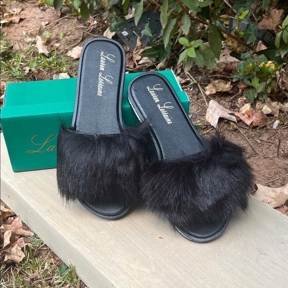 🆕 ❤️. Women’s Faux Fur Slide  Feminine Sandals/Slippers. Great Valentines Gift